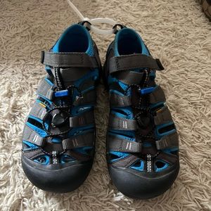 Keen Newport H2 gray and blue sandals